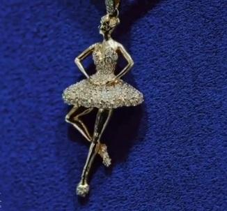 davido daughter's diamond necklace