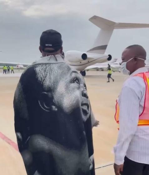 "Country don choke" - Davido says as he jets out of Nigeria for US (Video)