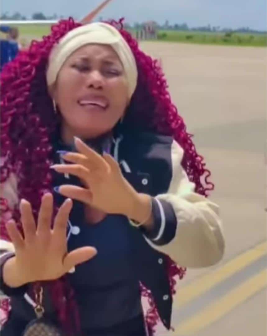 Lady sheds tears as she boards aeroplane for the first time (Video)