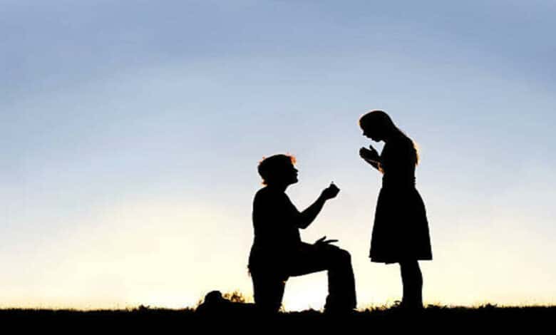 Man never kneeling propose African style