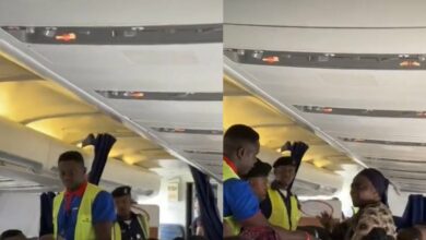 Woman thrown out of airplane over rudeness to air hostess (Video)