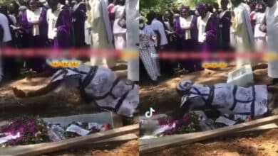 Lady jumps on coffin during burial