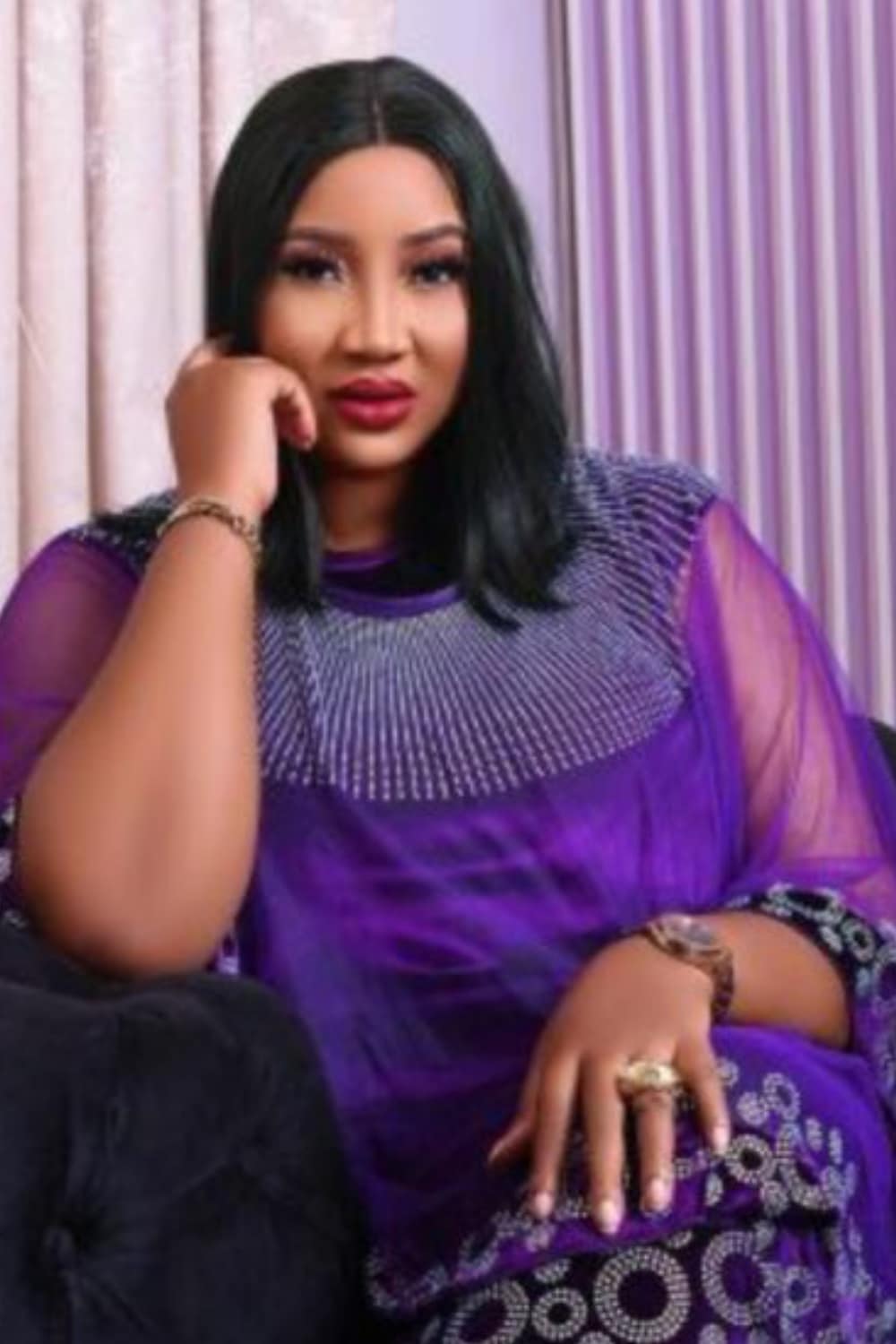 Judy Austin hails husband, Yul Edochie as the ‘best dad’ as he feeds their newborn baby (Video)