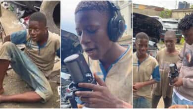 Omo, this boy sabi sing - Mechanic boy sings melodiously with sweet voice, producer mixes sound for him, Video trends