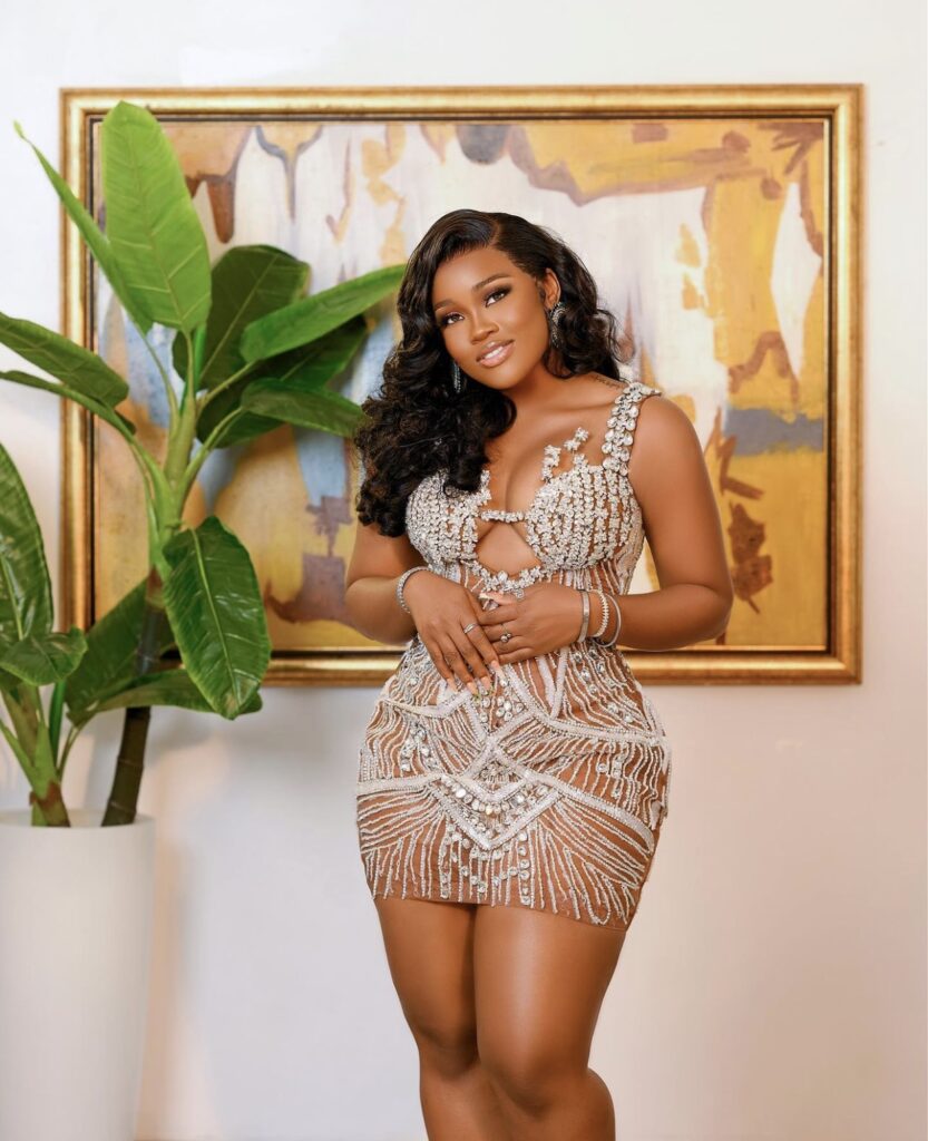 BBN fans display excess love, buys CeeC an iPhone 15 and gigantic money bouquets 