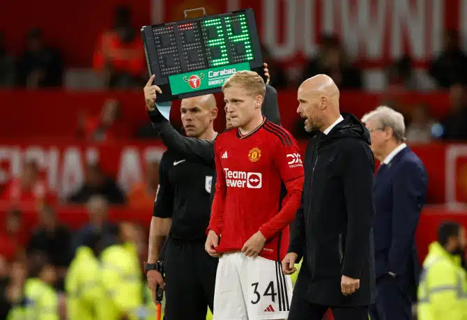Out of favour Man United player Van de Beek completes loan move to Eintracht Frankfurt