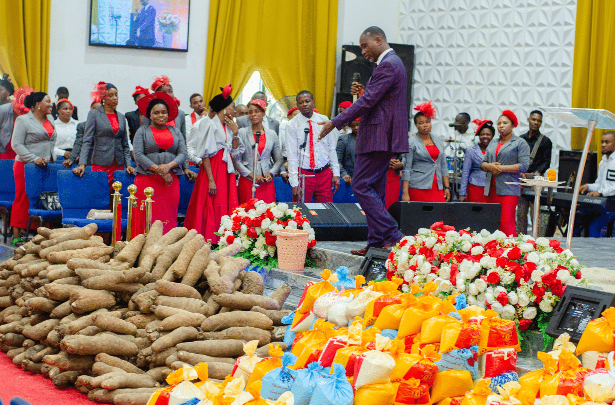 "A Sunday to remember" - Pastor distributes bags of rice and yams to members after church service