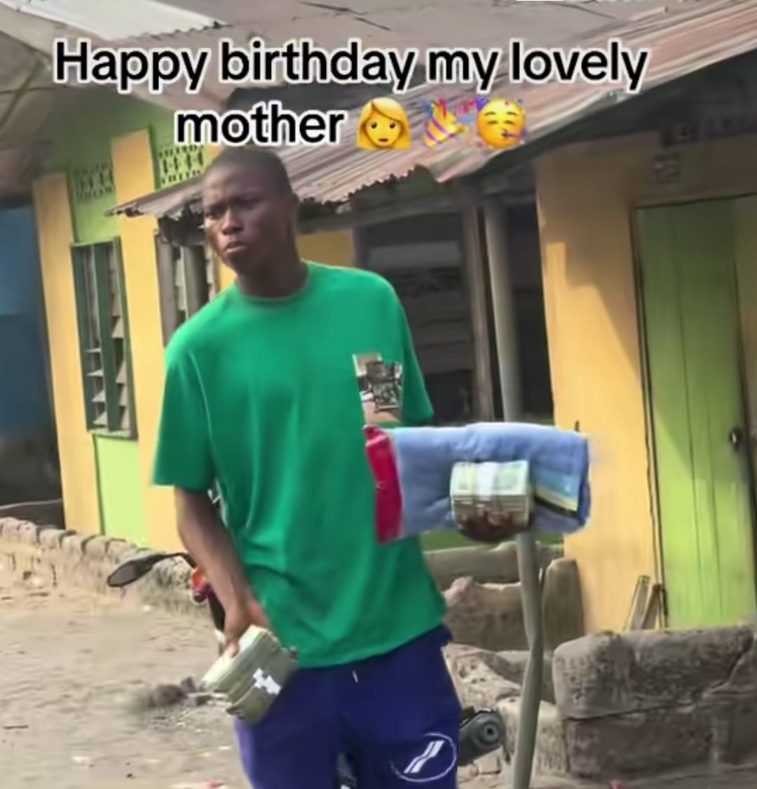 "Benin boys and #20 na 5&6" - Nigerian big boy surprises mother, showers her with ₦20, ₦50 notes on her birthday