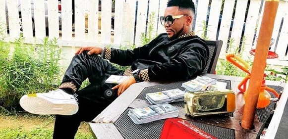 Fans Bash Oritsefemi For Allegedly Posing With Fake Dollars