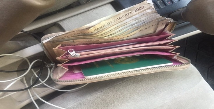 Man who returned a lady's ₦25k and International passport,' gets only ₦500 tip