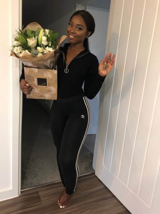 25-year-old Nigerian lady quits her £50,000 job to fully face her side hustle