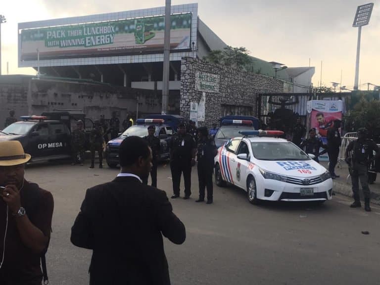 Gunshots as policemen, soldiers chase #RevolutionNow protesters (video) 