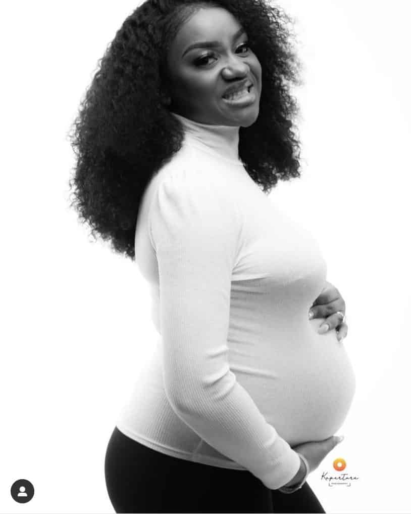 Davido’s fiancee Chioma narrates pregnancy experience… shares beautiful maternity photo.