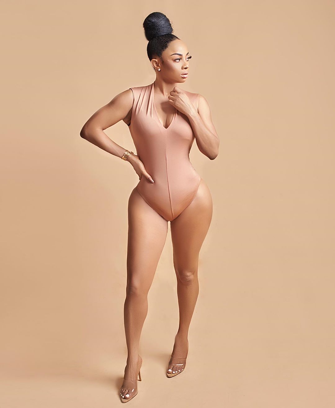 “Where did you buy it from?” – Fans ask Toke Makinwa as her camel toe goes missing in new Photos