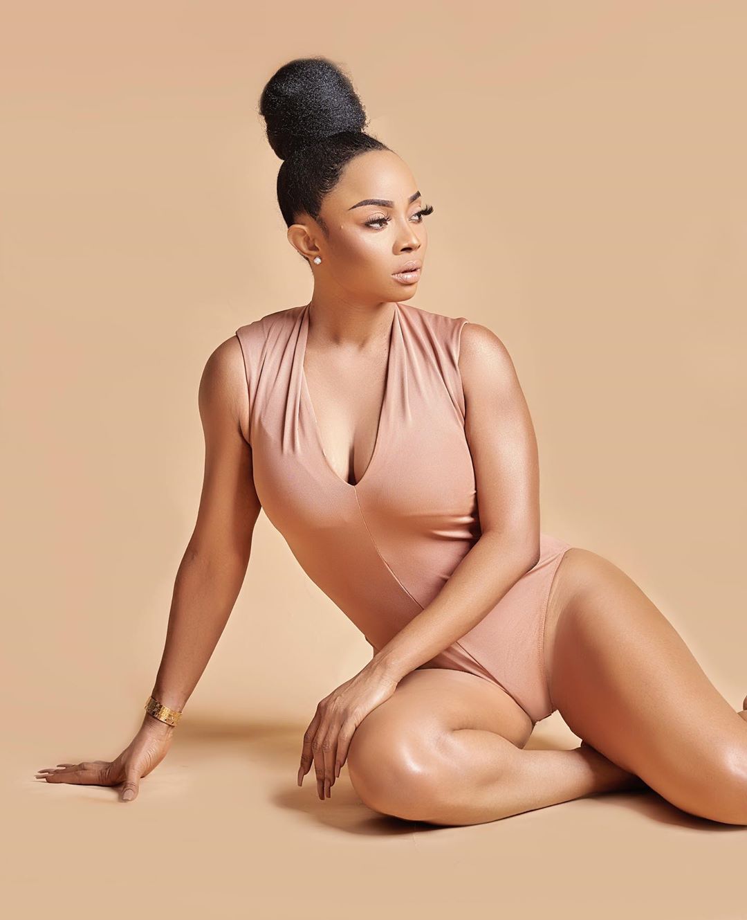 “Where did you buy it from?” – Fans ask Toke Makinwa as her camel toe goes missing in new Photos