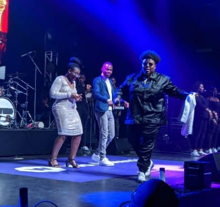 Man proposes to girlfriend at Teni billionaire concert in London LAILASNEWS 435x410 1