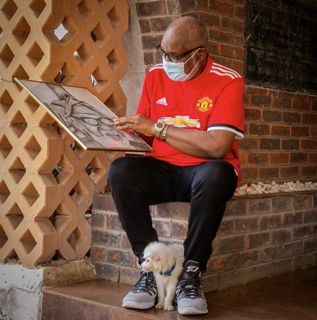 Ondo Governor, Akeredolu Surprises Young Boy Who Drew His Portrait (Photos)