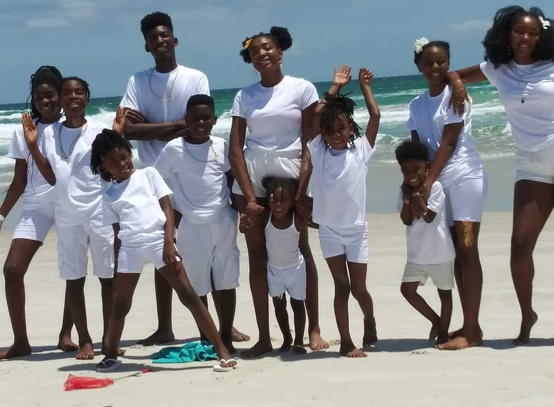 People can’t get over this couple who celebrated their 15th wedding anniversary with their 11 children
