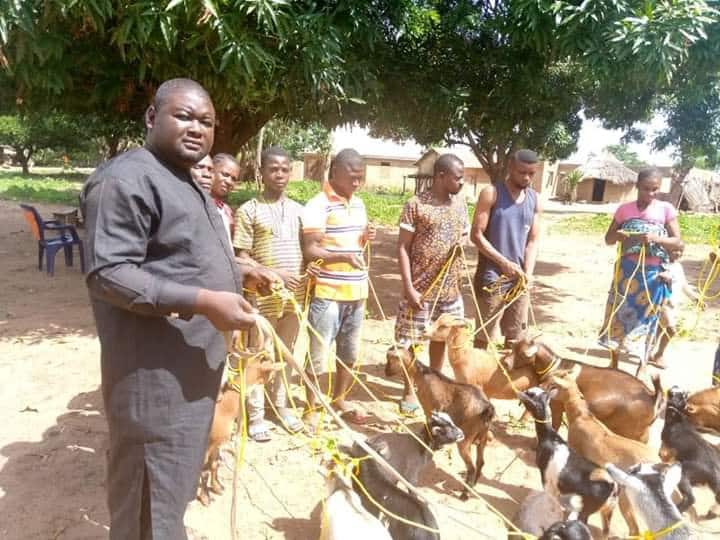 Politician donates ropes to his community