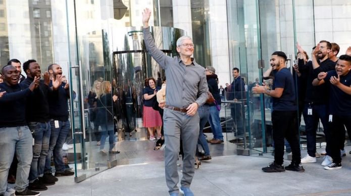 Tim Cook Becomes A Billionaire