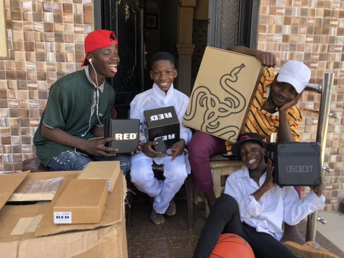 Ikorodu Bois receive gifts