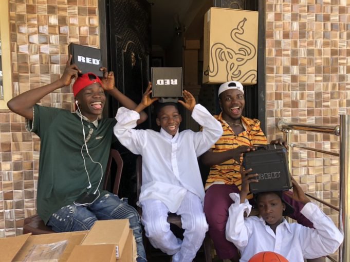 Ikorodu Bois receive gifts