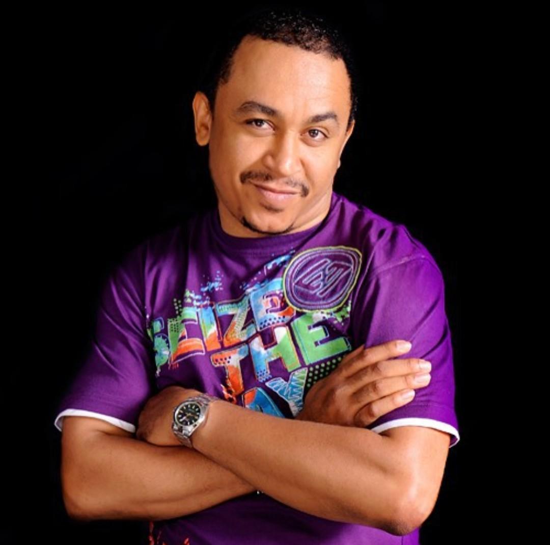 A video of Daddy Freeze calling Bishop David Oyedepo a “legal bastard” and a “bald headed” fowl has surfaced online barely two days after Daddy Freeze denied insulting him.