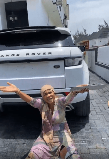 Iyabo Ojo range Rover