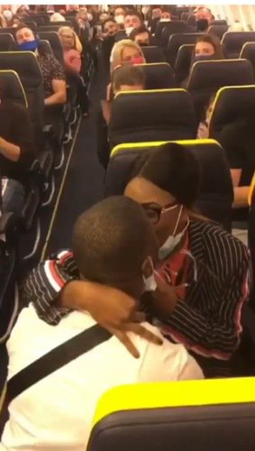 Man proposes to his girlfriend on flight