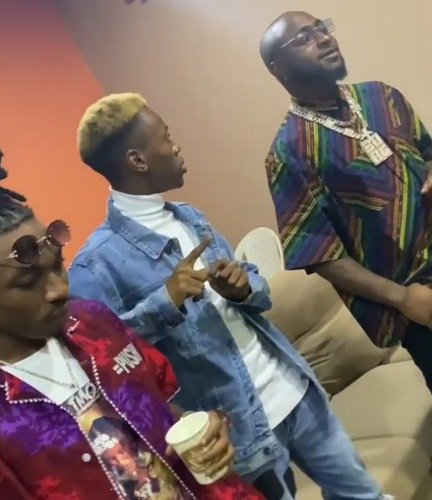 Magician entertains Davido