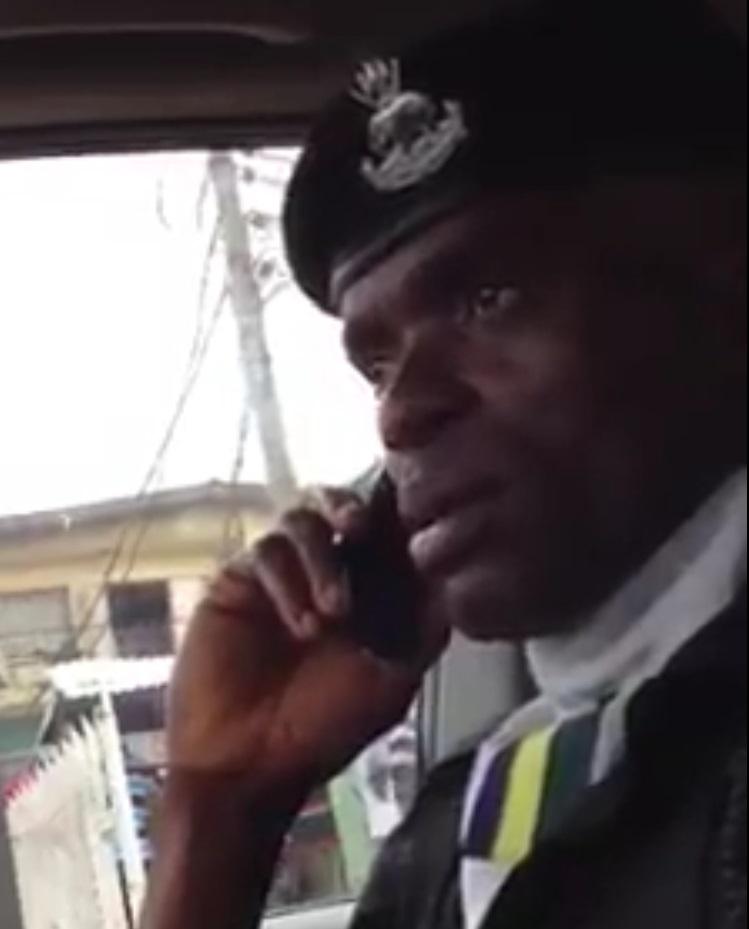 nigeria police officer asking for 25k bribe