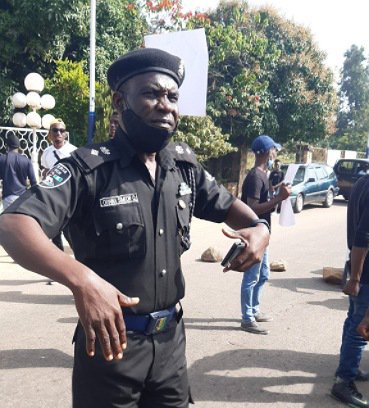 #EndSARS: Protesters praise policeman