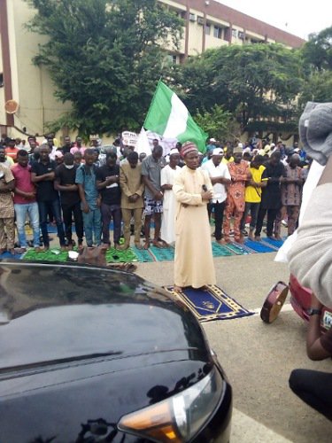 #EndSARS Jummat Prayers On The Road