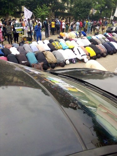 #EndSARS Jummat Prayers On The Road