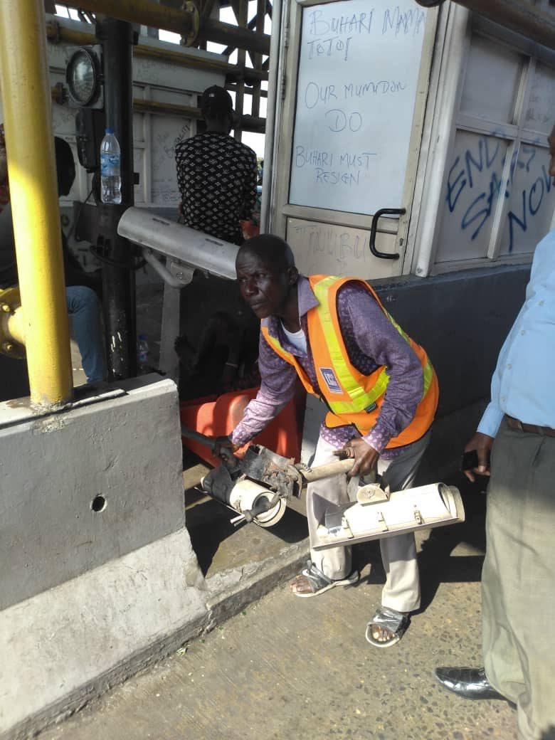 LCC worker removing cctv camera from lekki tollgate