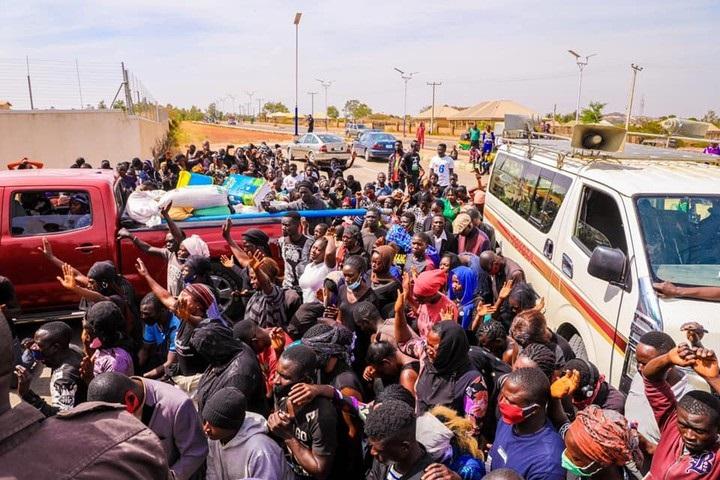 Looters Begs For Forgiveness After Returning Stolen Palliatives In Plateau