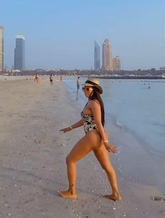 "I dey live my life, man turn am to shoot on sight" - Mercy Eke shows off banging body on Dubai trip (Video)
