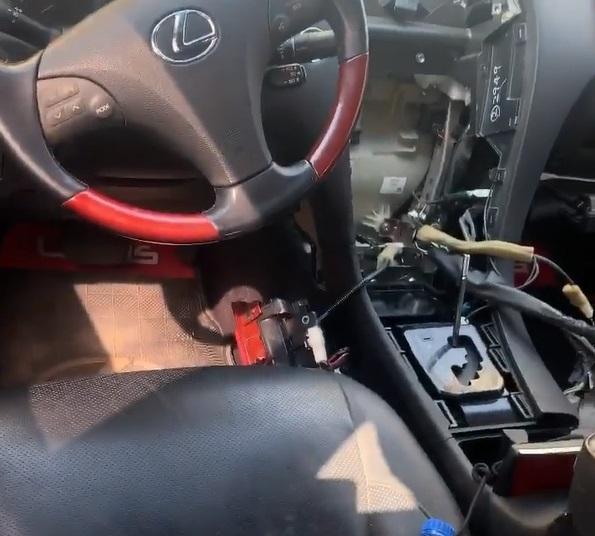 Thief breaks into Frodd's car, carts away dashboard electronics (Video)