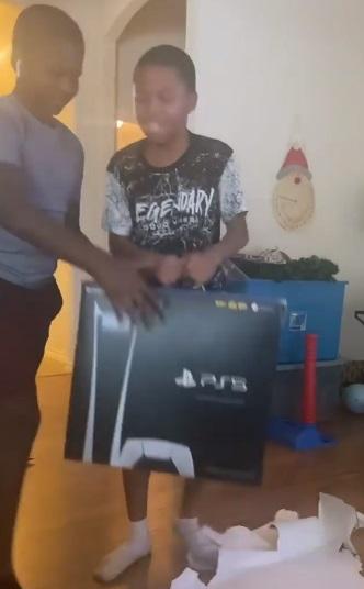 Heartbreaking moment as two kids gets pranked with fake PS5 gift (Video)
