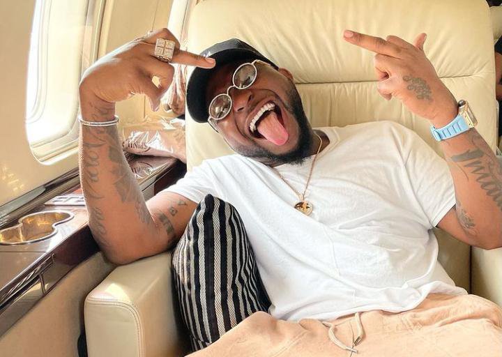 "I go leave this music for una" - Davido