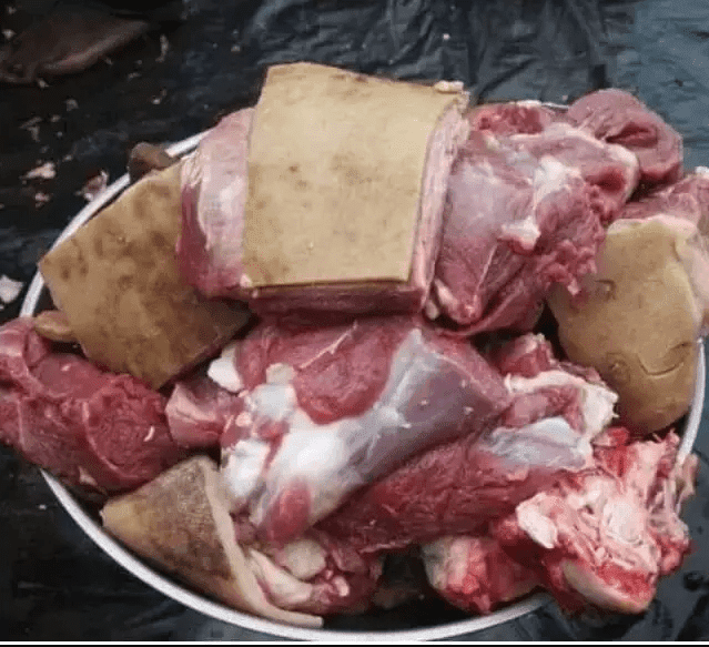 "E no possible" - Reactions as man shows off chunk of meat he bought for N300