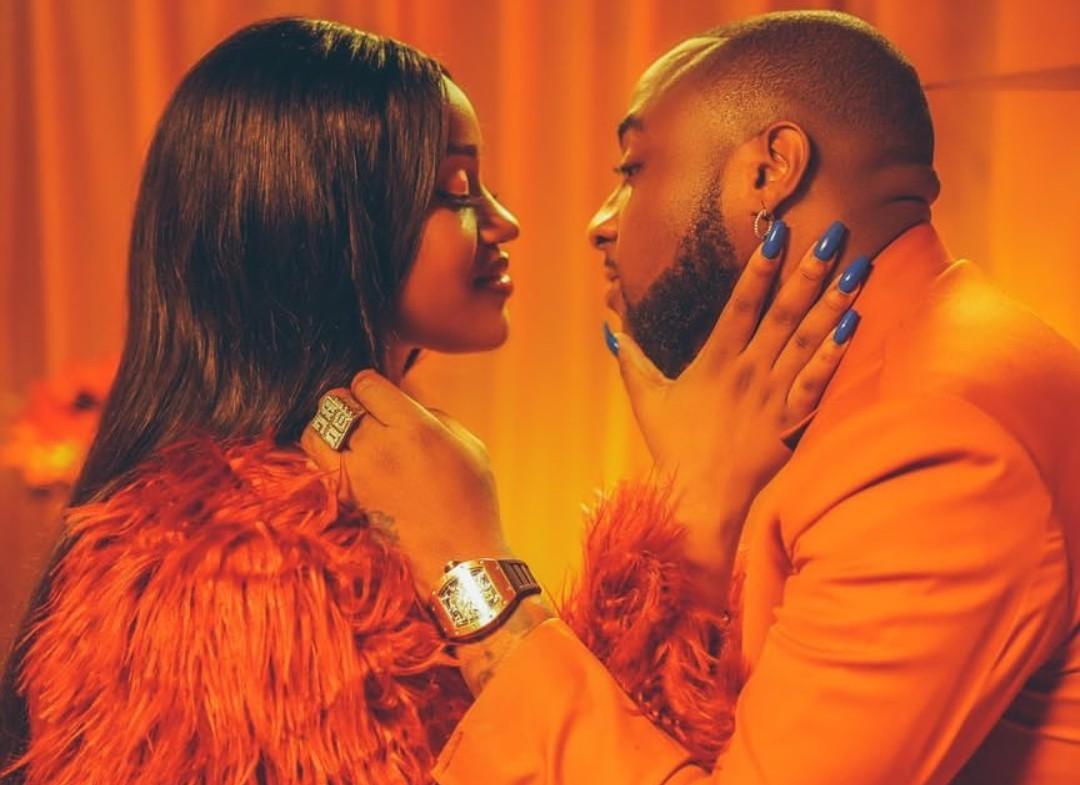  Singer Davido, Chioma