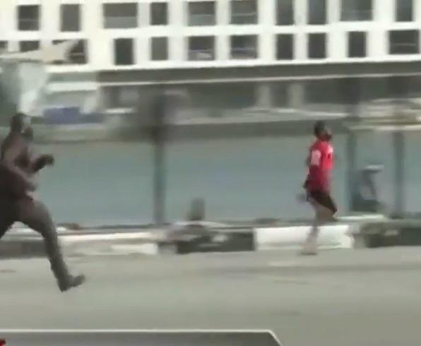 #OccupyLekkiTollgate: Protester runs for his life in a hot chase with Police (Video)
