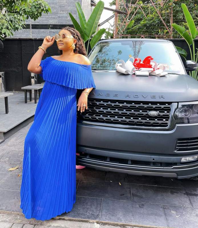 Mercy Aigbe gets brand new Range Rover as birthday gift (Video)