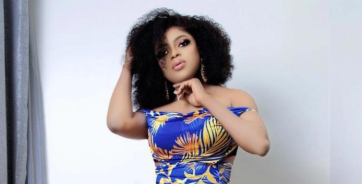 Bobrisky kissing his boyfriend