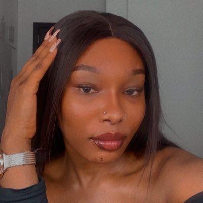 "If you live abroad & you need a wife, I’m available and fertile" – Lady shoots shot