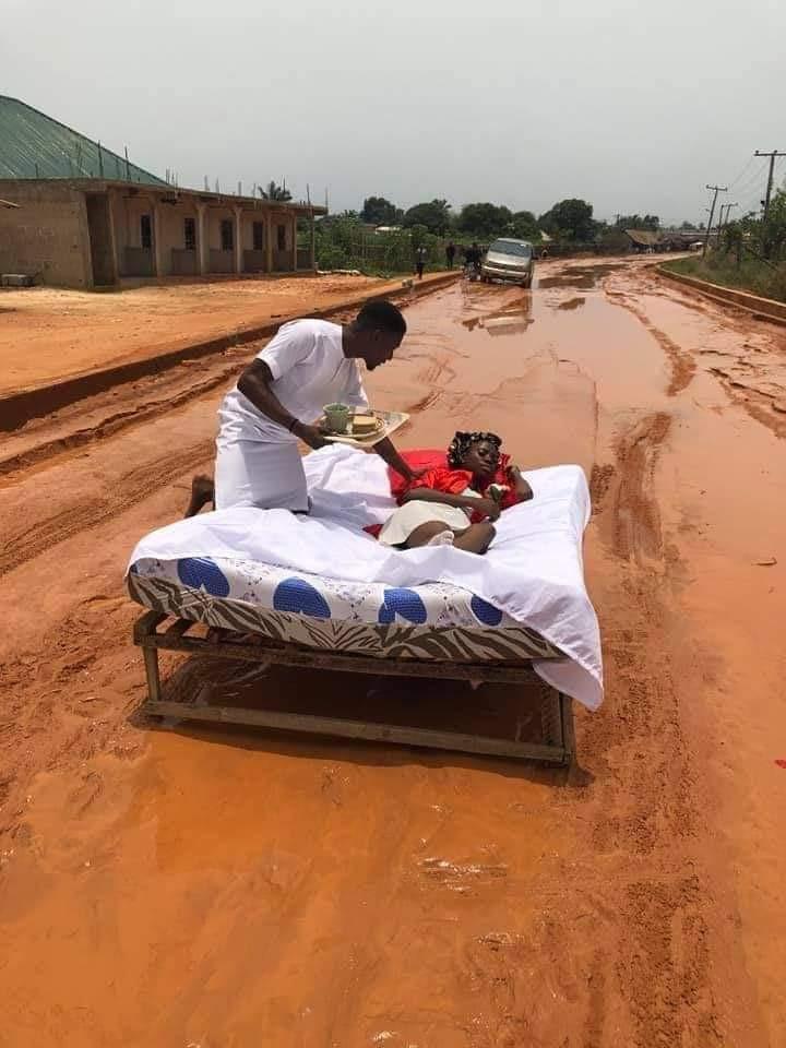 Couple holds romantic honeymoon on a muddy road in Imo state (Photos)