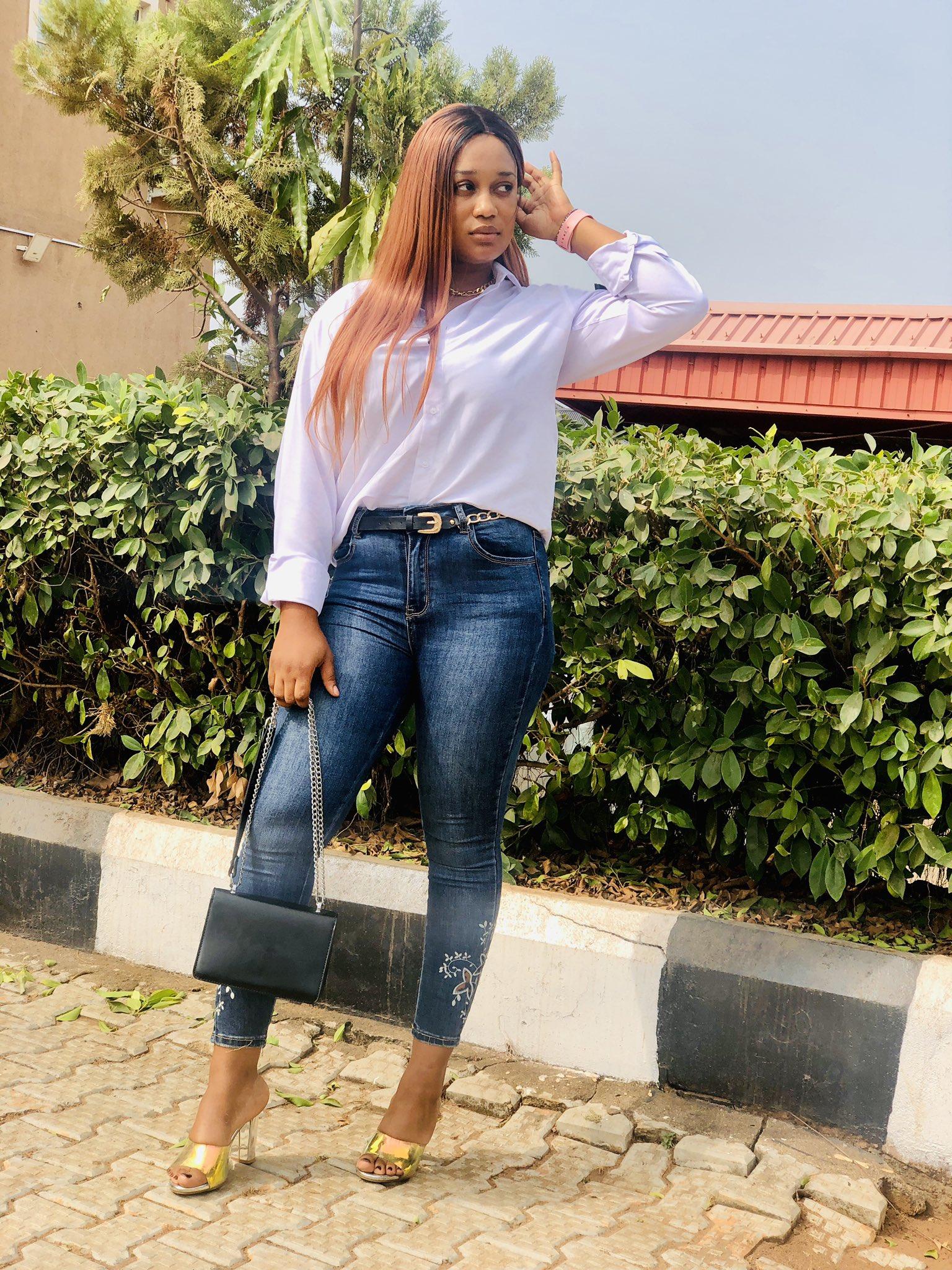 Social media Beggar money Aunty Business