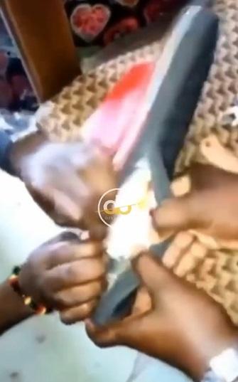 Man finds drugs hidden in foot wears to be delivered abroad (Video)