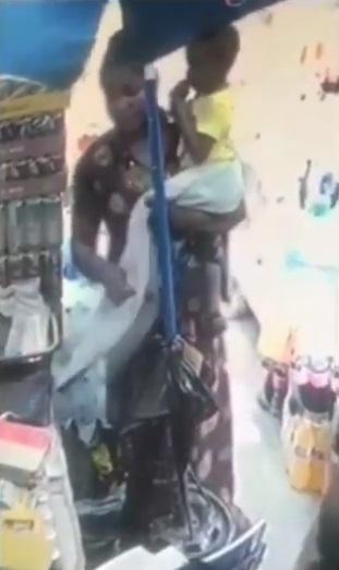 Nursing mother looking for job caught on tape stealing a bag (Video)